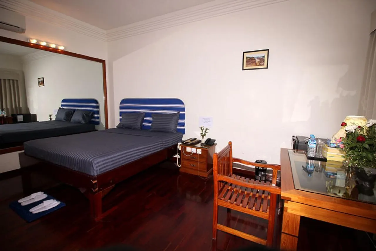 Myanmar Life Hotel Γιανγκόν
